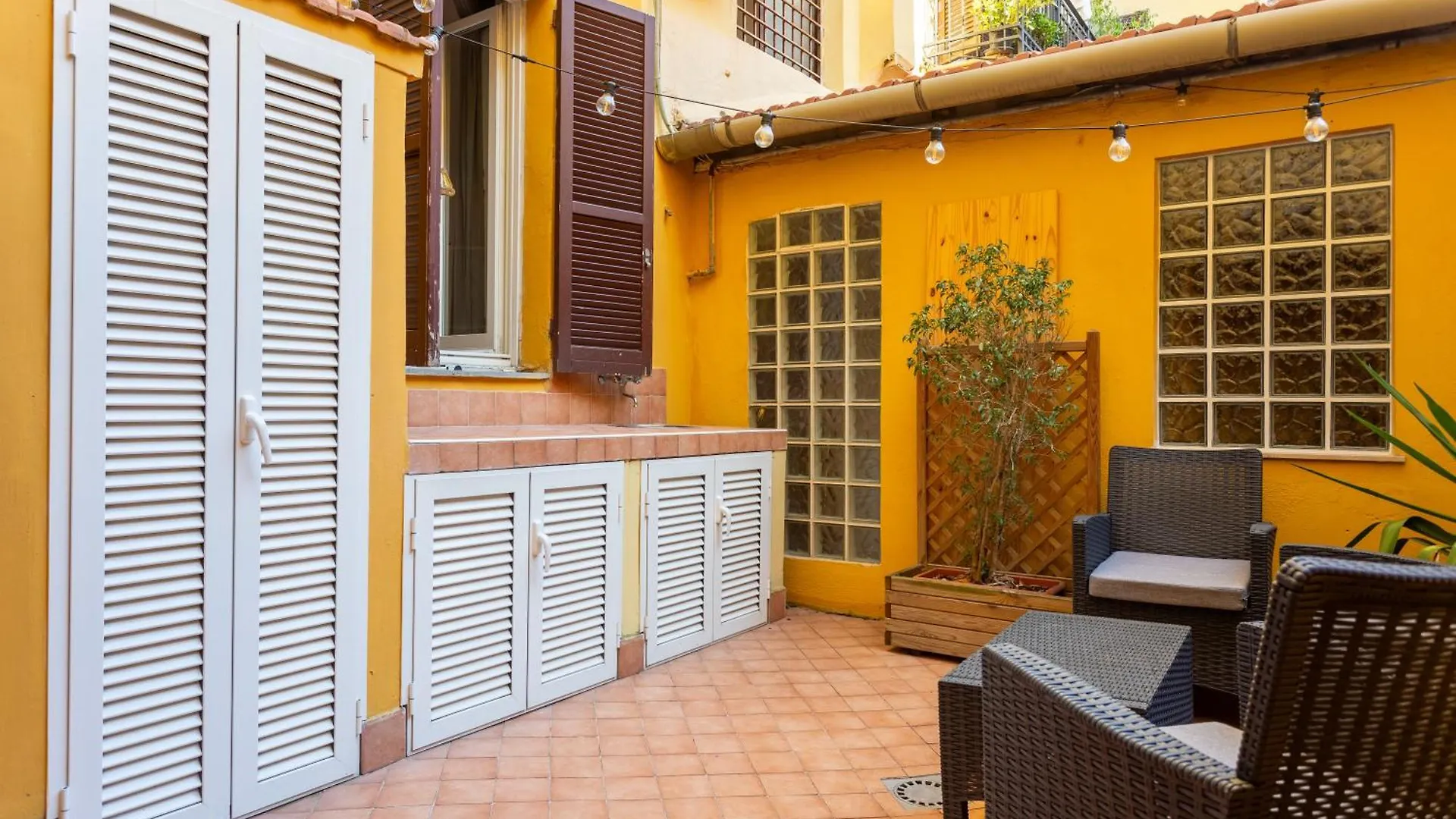 Oliviero - Colosseo Apartment With Terrace Rome 0*,  Italy